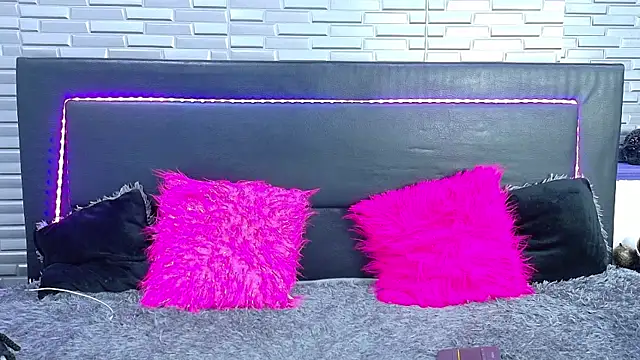 Chatroom XXX en direct de SeraphynLuxora