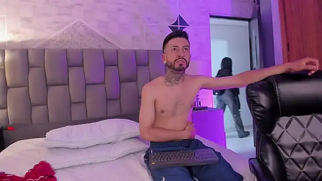 StevenAndLaura élő XXX-chatje