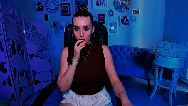 MonicaRiley Adlı Modelin Canlı XXX Sohbeti