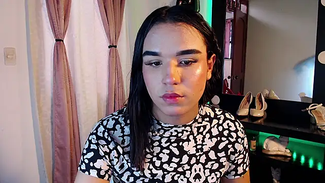 Czat XXX na żywo – Candyy_doll__