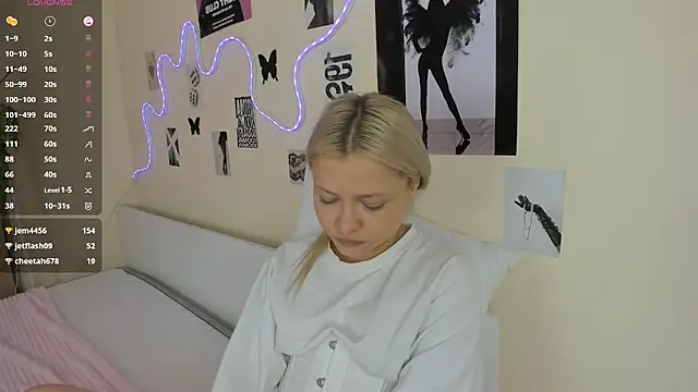 MidnightPoise's Live XXX Chat