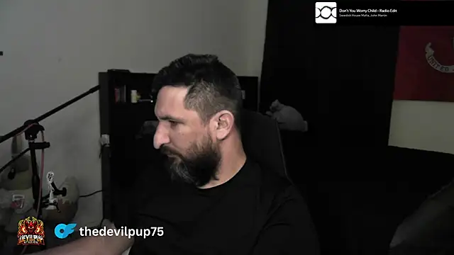 DevilPup75_ élő XXX-chatje