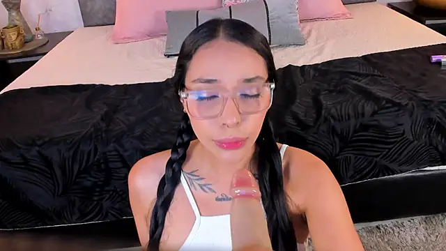 Roseaurora Adlı Modelin Canlı XXX Sohbeti