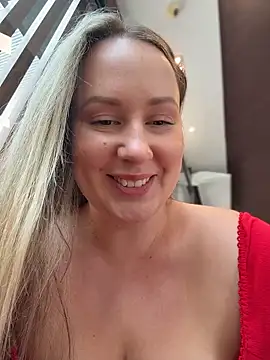Mona_Plus Adlı Modelin Canlı XXX Sohbeti