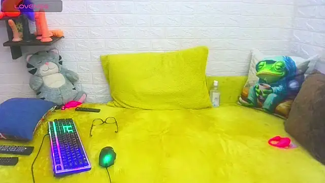 RedHousewife's Live XXX Chat