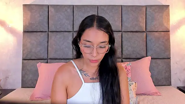Roseaurora Adlı Modelin Canlı XXX Sohbeti