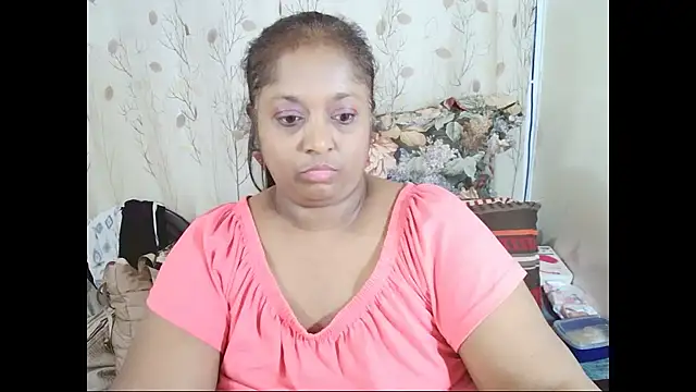 Chat XXX en directo de Indiantasha