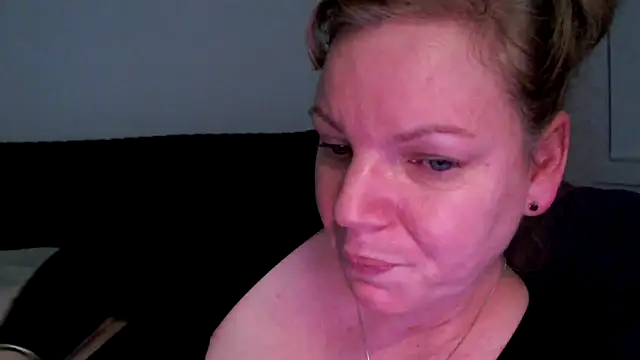 l4dyc4pricorn76's Live XXX Chat
