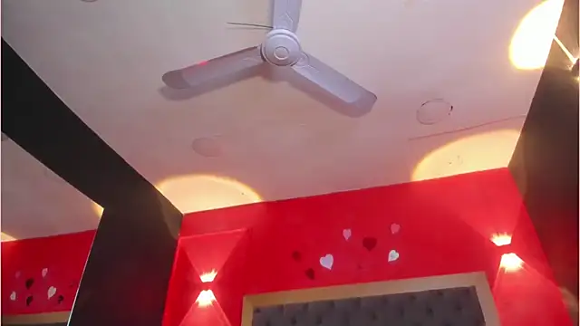 YayaHilton's Live XXX Chat