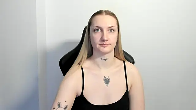 AlexaTease Chat XXX live