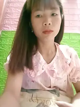 AmyLinee01 即時 XXX 聊天