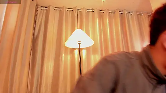 XXX chat uživo modela Ethan_qop