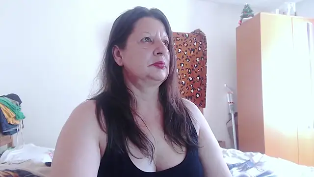ExtasyMature's Live XXX Chat