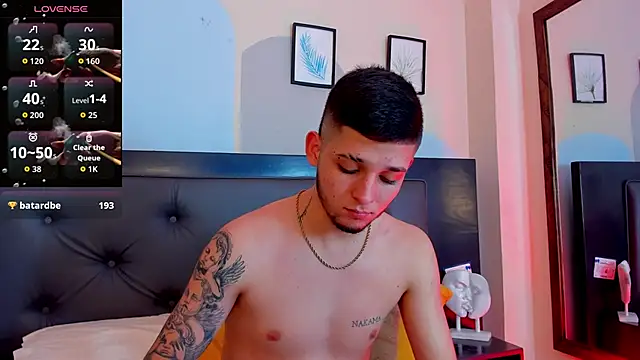 XXX chat uživo modela Boy_Mathew