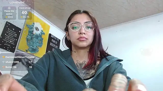 ZoeBakers_ Adlı Modelin Canlı XXX Sohbeti