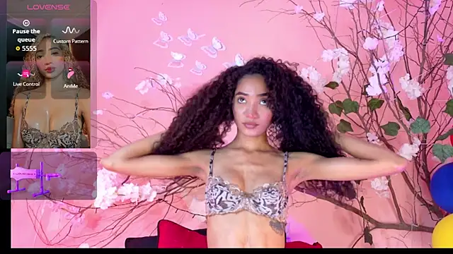 Chat XXX en directo de Charlotte_Love10