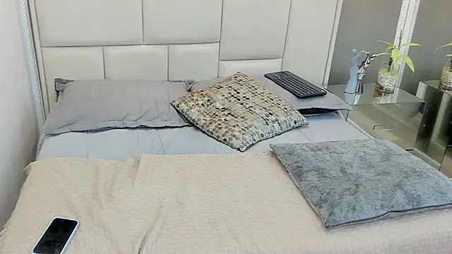 XXX chat uživo modela thom_ames