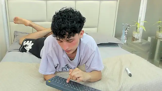 XXX chat uživo modela thom_ames