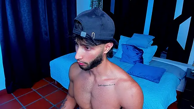 Emmet_CollinsJS' Live XXX Chat