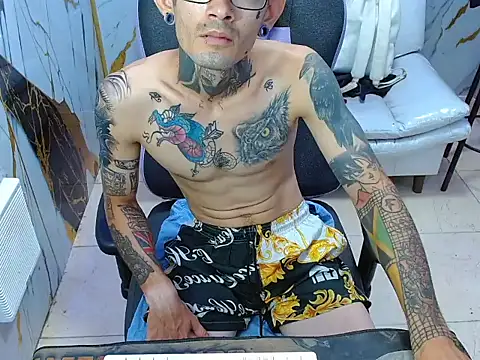XXX chat uživo modela Boy_tatto77