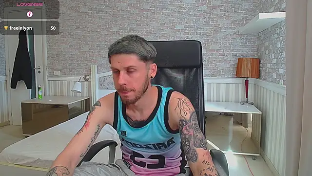 Chat XXX ao vivo de JonahShaw