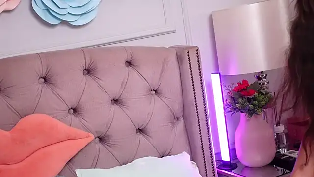 JenniferLovve Adlı Modelin Canlı XXX Sohbeti