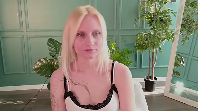 Онлайн чат XXX haleybooo