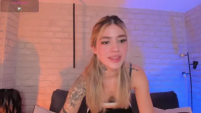 แชท XXX สดของ ViolettHansson