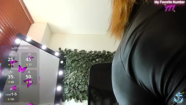 DestinyHills' Live XXX Chat