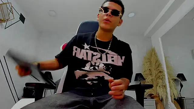 DylanRoyce_ Chat XXX in diretta
