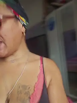 Chat +18 de GoddessChantelle ao vivo