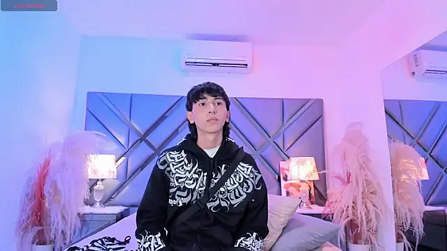 Milan_LewisS' Live XXX Chat