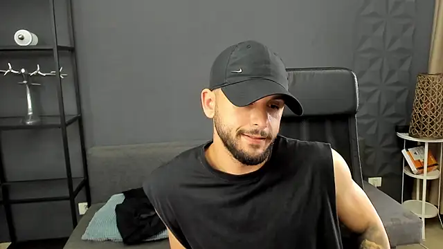 Онлайн чат XXX TroyWadee