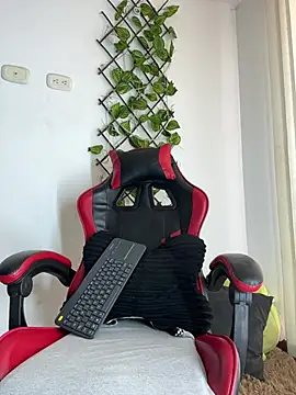NelModel1 élő XXX-chatje