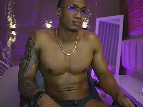 Онлайн чат XXX LoganVarela