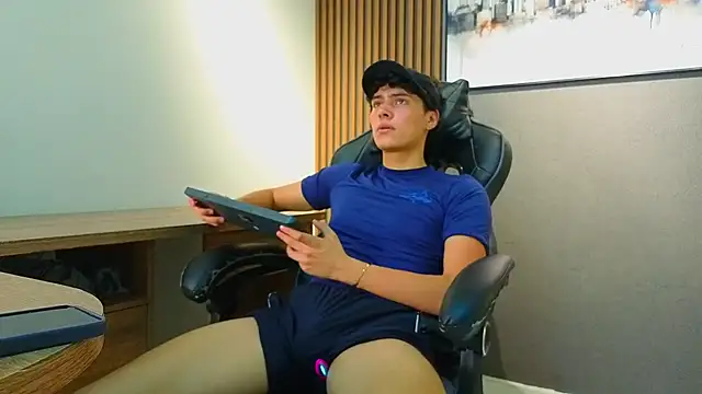 Esteban_Fire live XXX chat