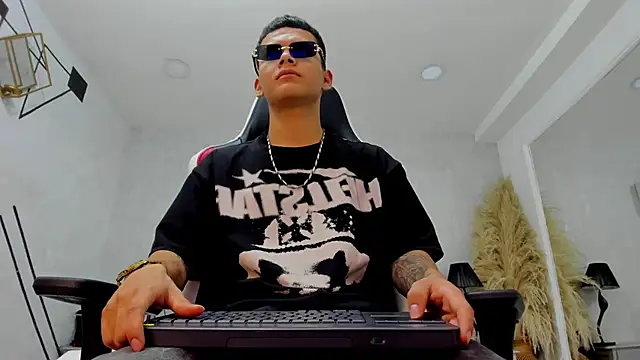 DylanRoyce_: απευθείας συνομιλία ΧΧΧ