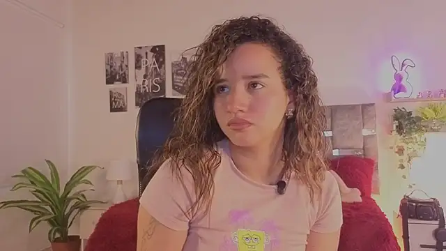 emilyrouxe লাইভ XXX চ্যাট