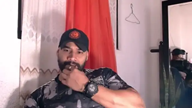צ'אט XXX בשידור חי של musclehetero