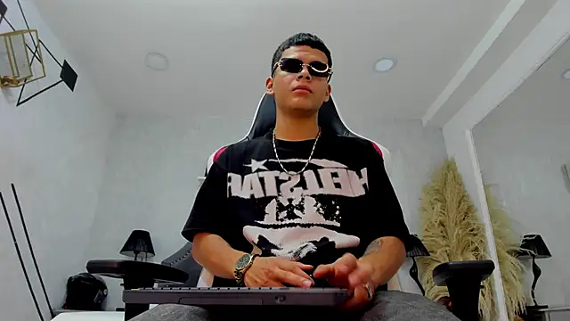 DylanRoyce_ Live XXX Chat