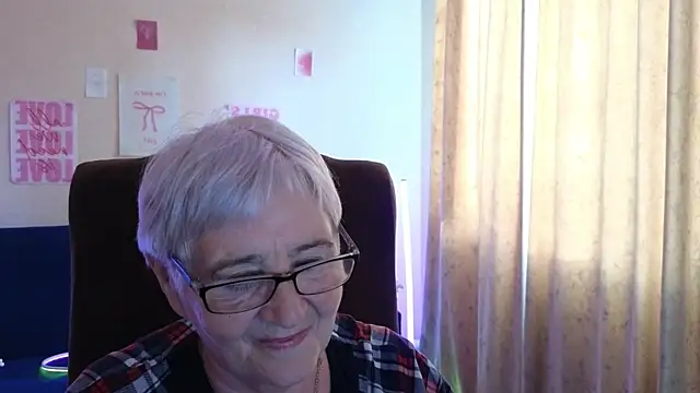Sandra_Snowflake: απευθείας συνομιλία ΧΧΧ