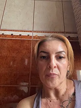 Hot-Milf4U élő XXX-chatje