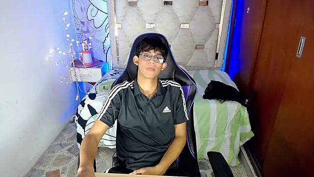 zxvn_n Chat XXX in diretta