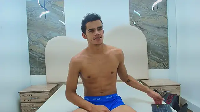 samuel_wyatt Show in webcam