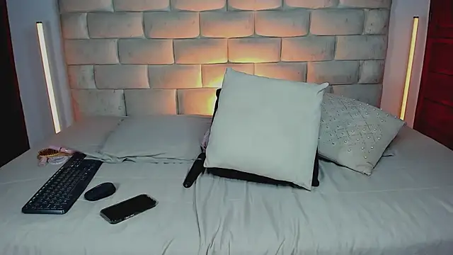 Živý XXX chat HollyGrey_