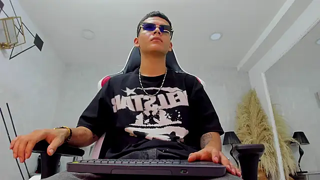 DylanRoyce_'s Live XXX Chat