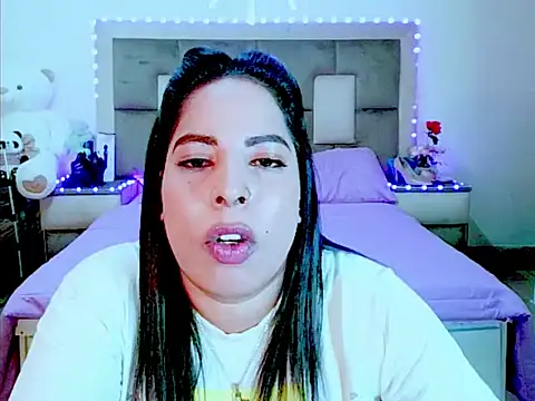 indiantopaz694u's Live XXX Chat