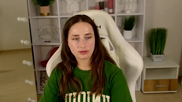 Chat +18 de NadinnL ao vivo