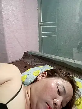 Cumhots111 élő XXX-chatje