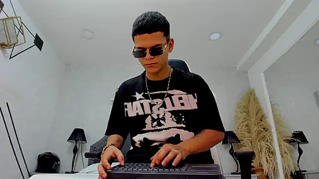 XXX chat uživo modela DylanRoyce_